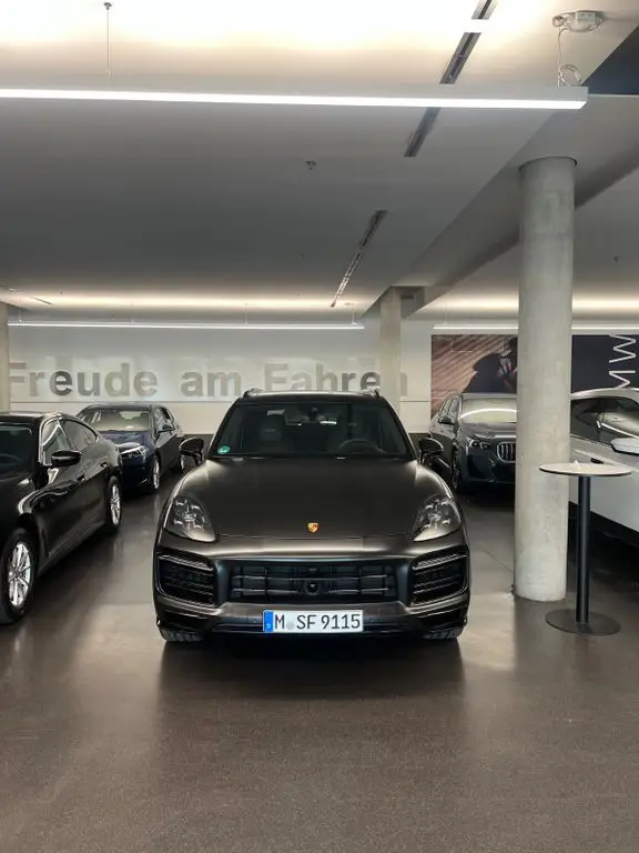 Photo 1 : Porsche Cayenne 2022 Essence