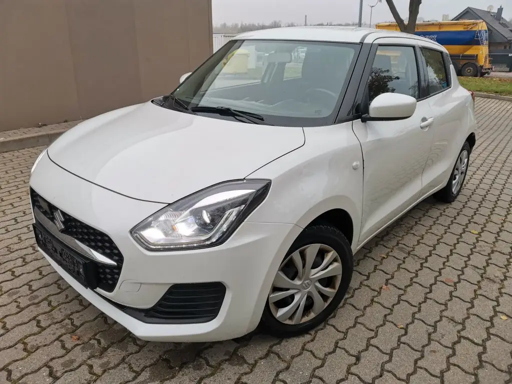 Photo 1 : Suzuki Swift 2022 Petrol