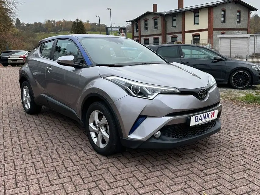 Photo 1 : Toyota C-hr 2018 Petrol