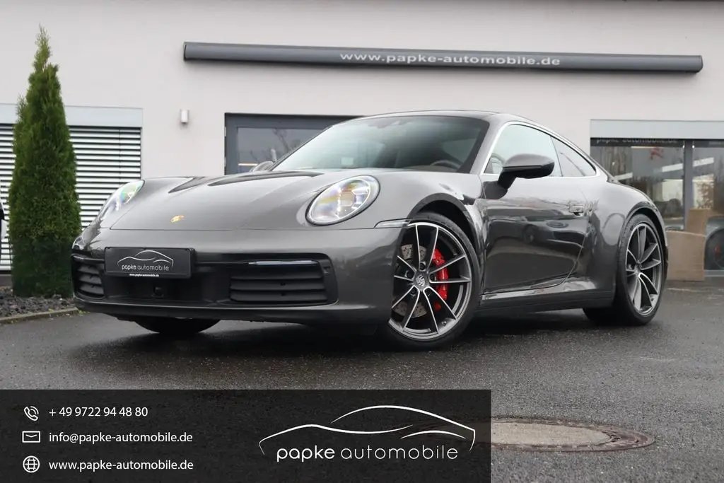 Photo 1 : Porsche 992 2019 Petrol