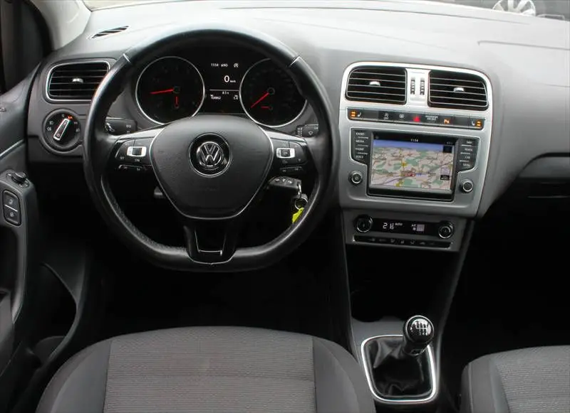 Photo 1 : Volkswagen Polo 2016 Petrol