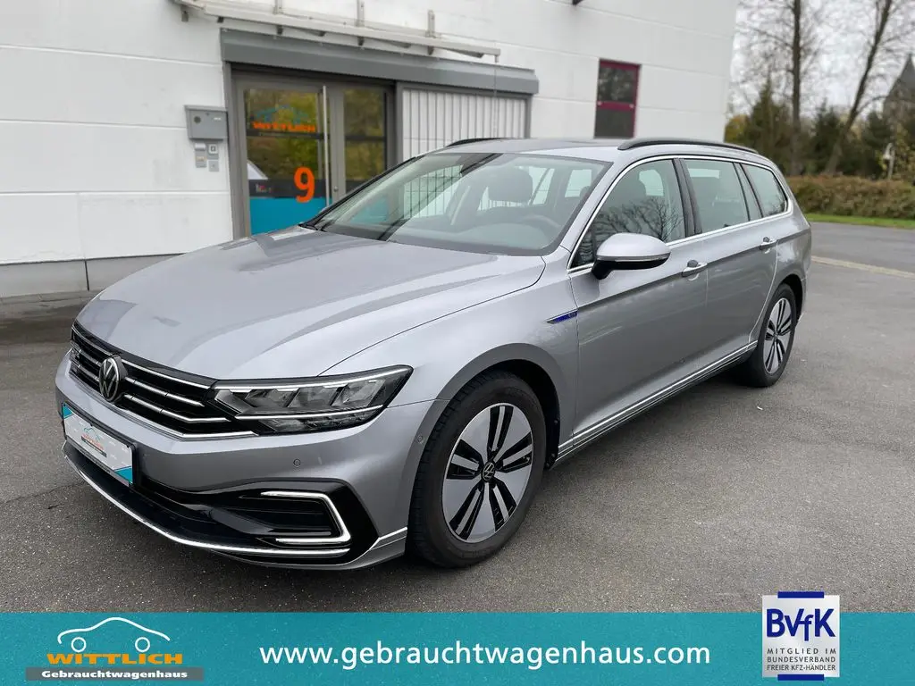 Photo 1 : Volkswagen Passat 2023 Hybride