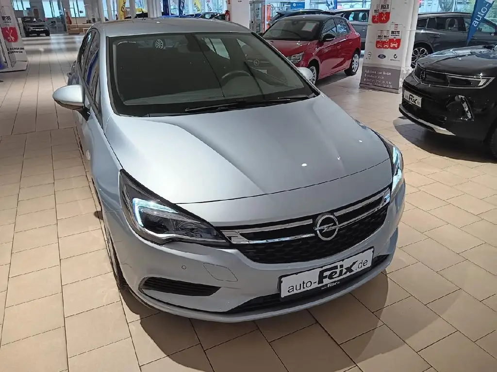 Photo 1 : Opel Astra 2016 Essence