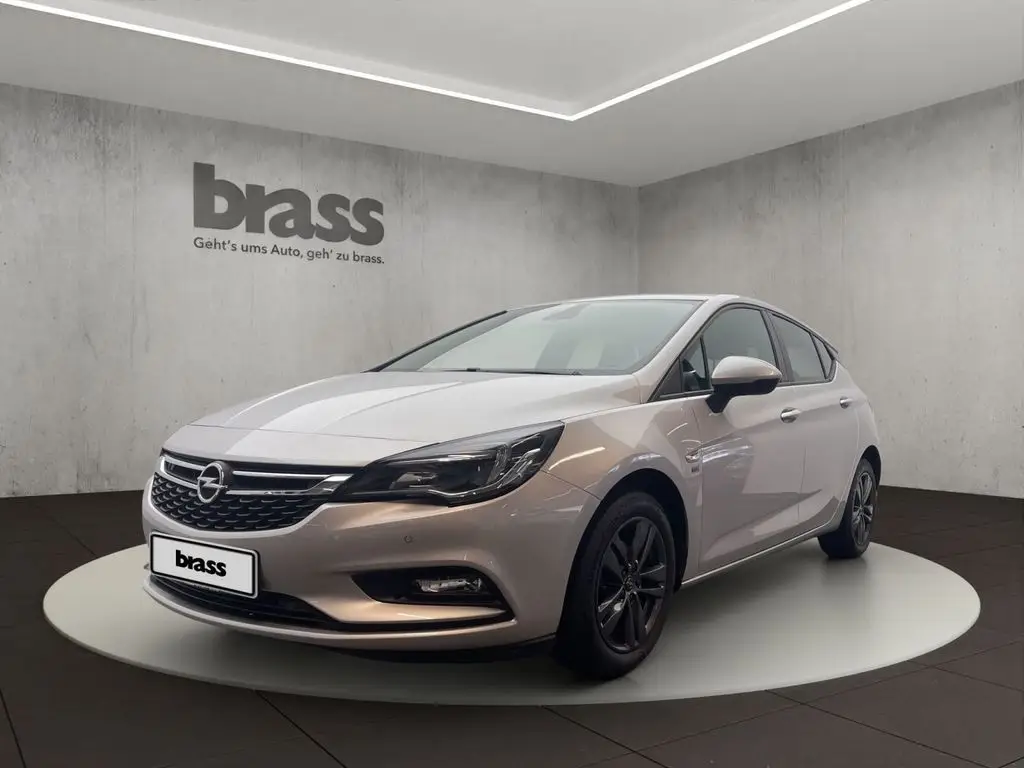 Photo 1 : Opel Astra 2019 Essence