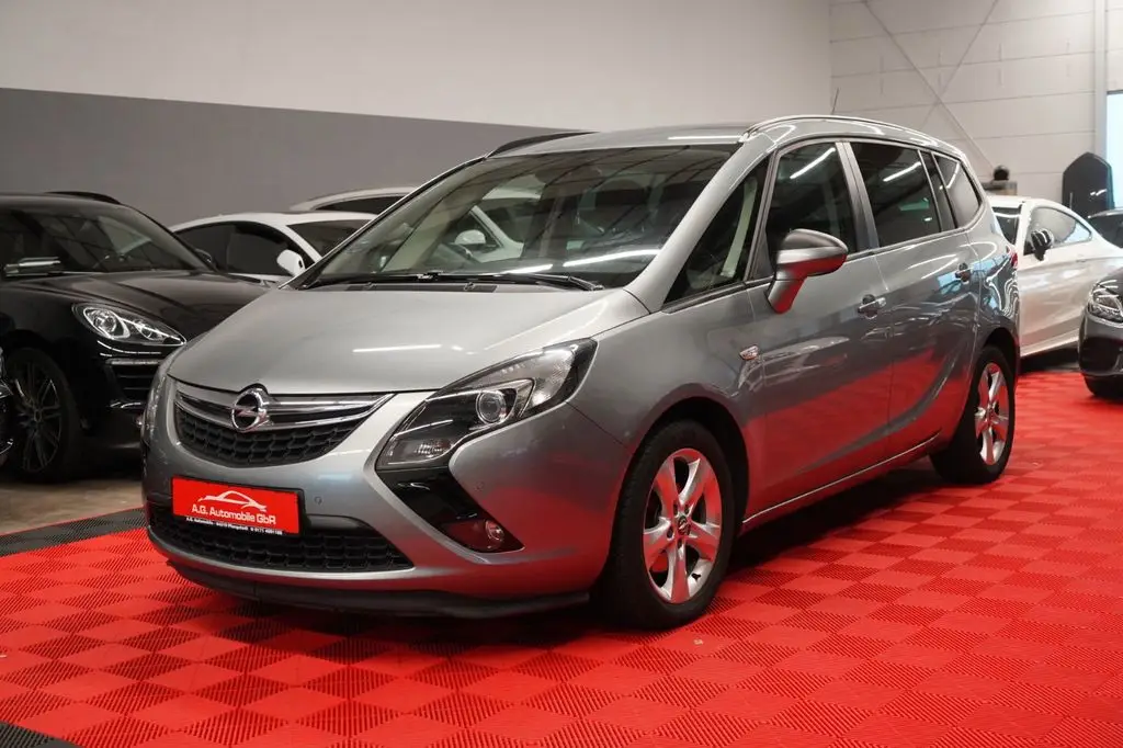 Photo 1 : Opel Zafira 2015 Petrol