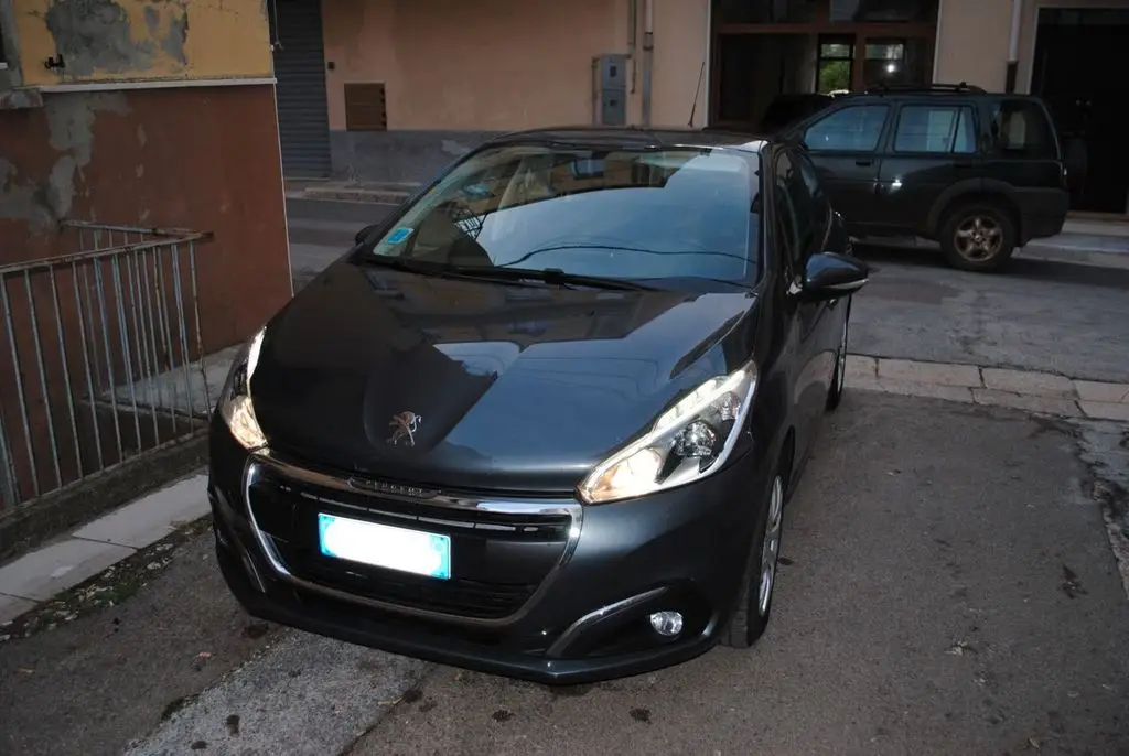 Photo 1 : Peugeot 208 2018 Diesel