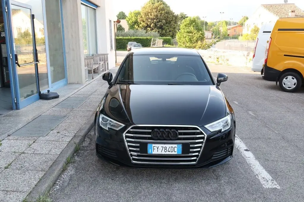 Photo 1 : Audi A3 2019 Petrol