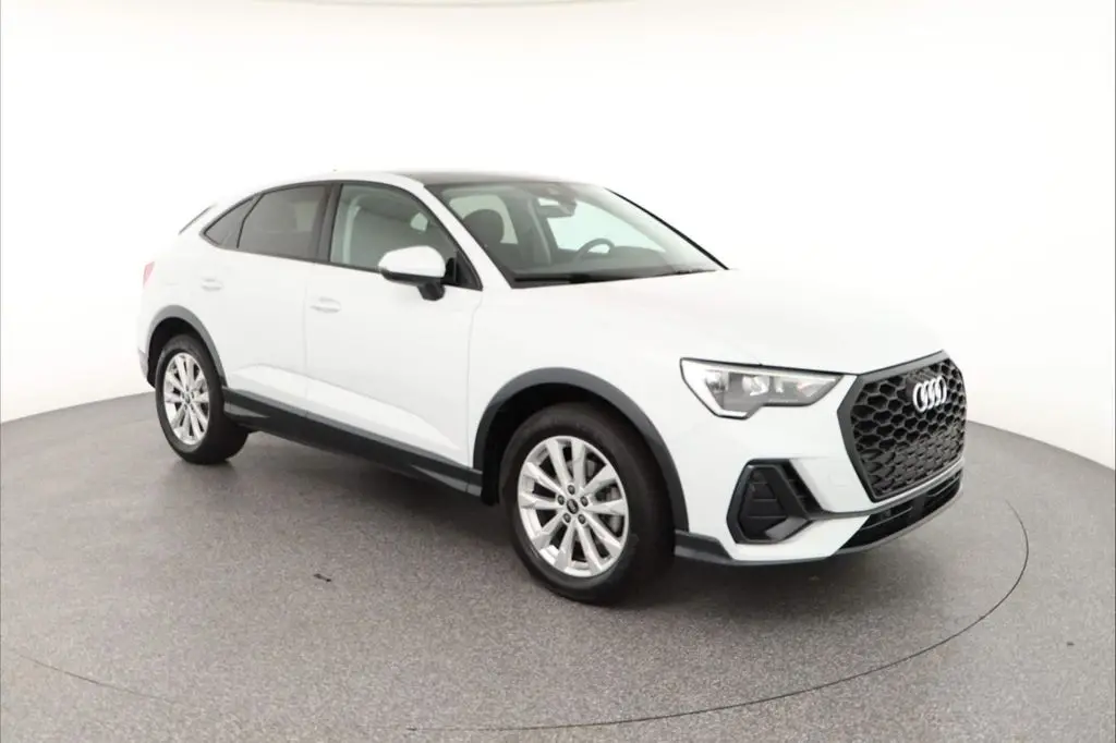 Photo 1 : Audi Q3 2022 Essence