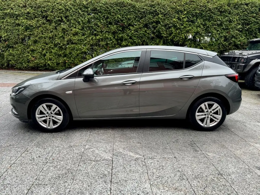 Photo 1 : Opel Astra 2019 Essence