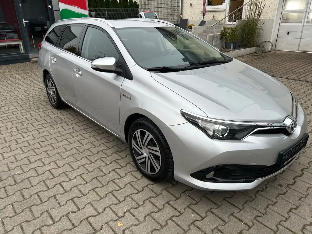 Photo 1 : Toyota Auris 2016 Hybride