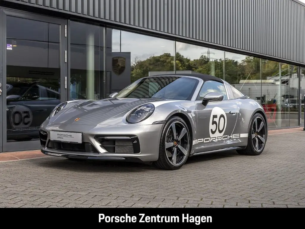 Photo 1 : Porsche 992 2021 Petrol