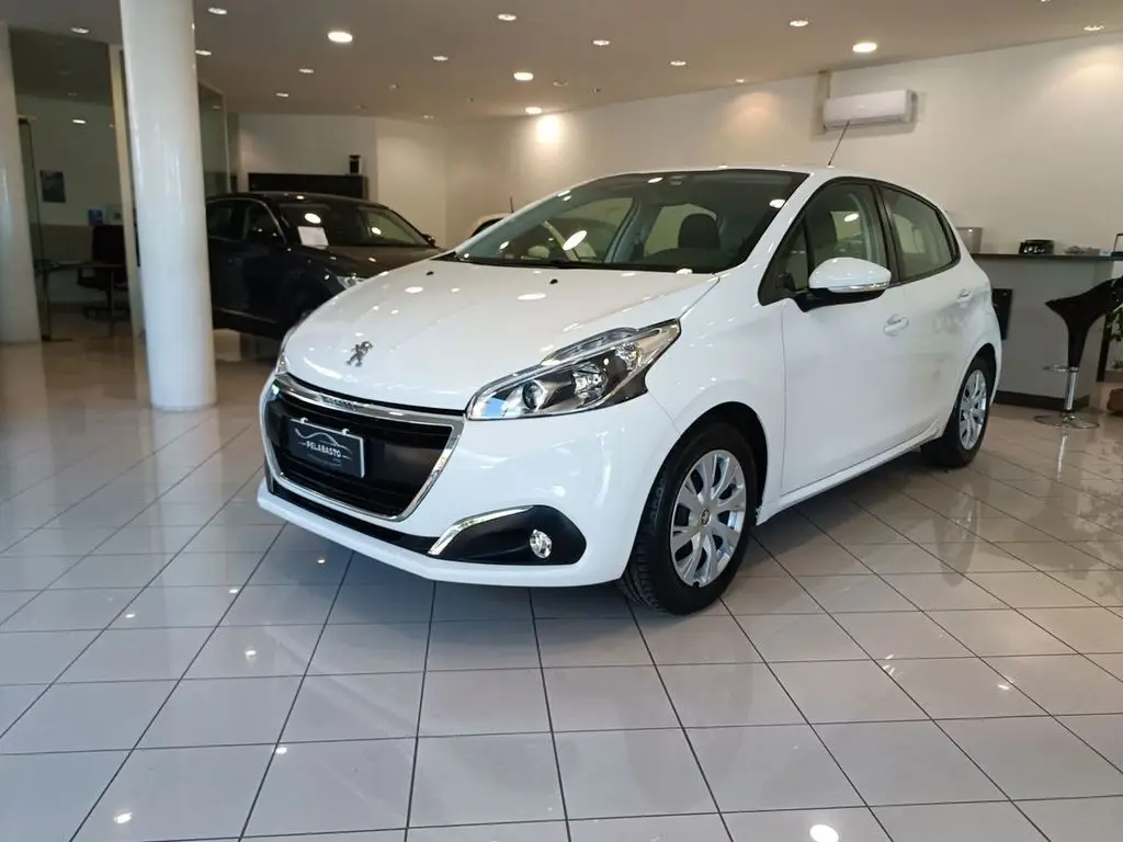 Photo 1 : Peugeot 208 2017 Petrol