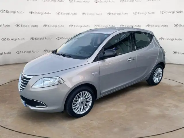 Photo 1 : Lancia Ypsilon 2015 Essence