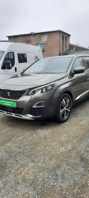 Photo 1 : Peugeot 5008 2018 Essence