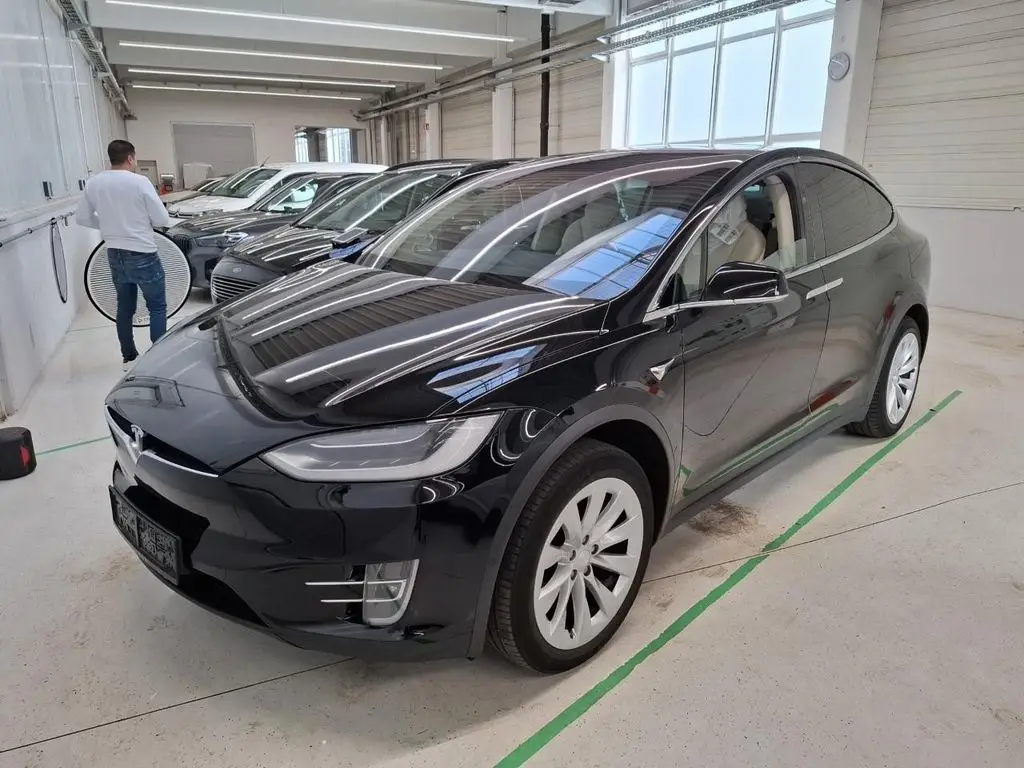 Photo 1 : Tesla Model X 2018 Non renseigné