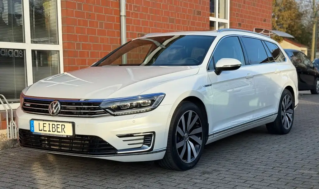 Photo 1 : Volkswagen Passat 2016 Hybrid