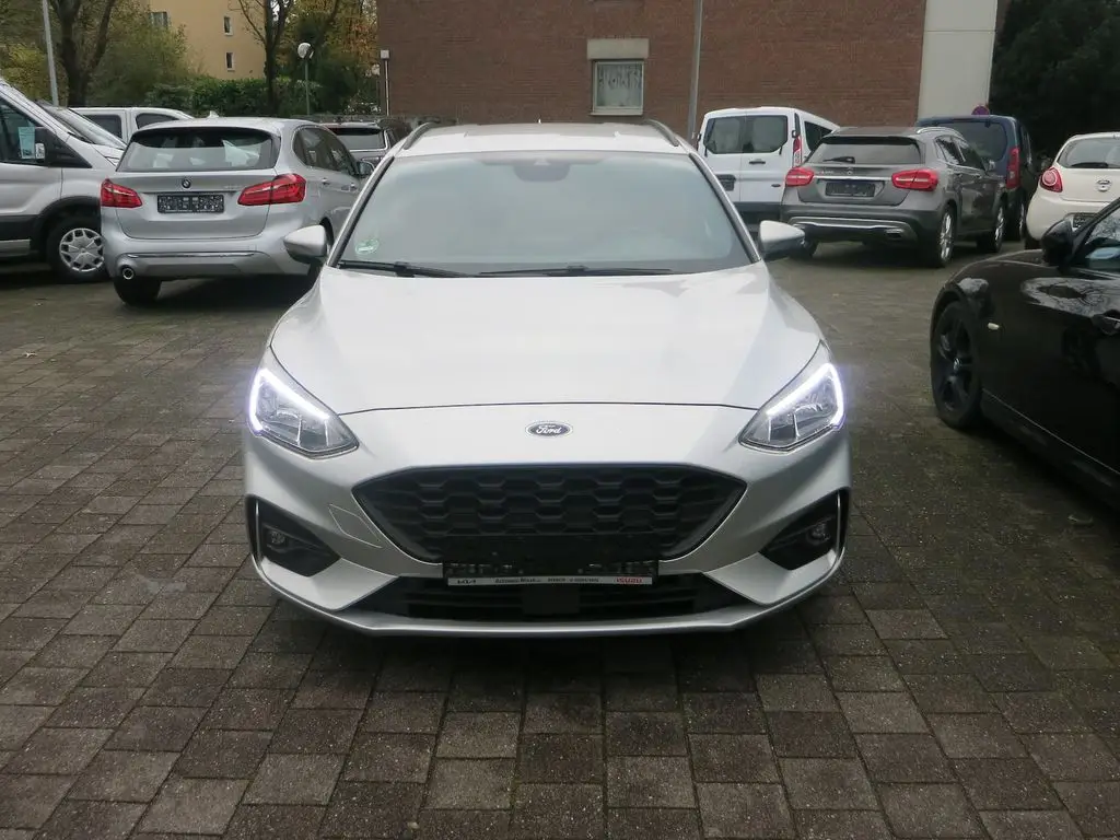 Photo 1 : Ford Focus 2020 Petrol