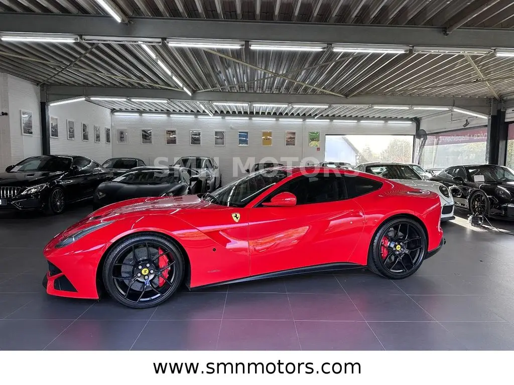 Photo 1 : Ferrari F12 2016 Essence