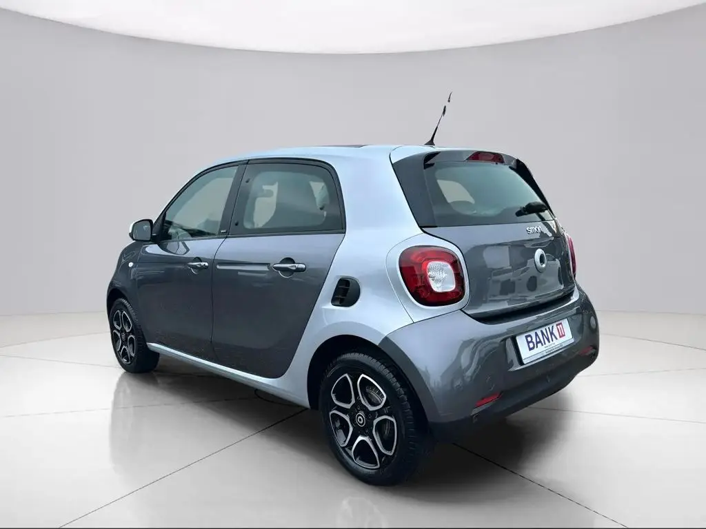 Photo 1 : Smart Forfour 2018 Petrol