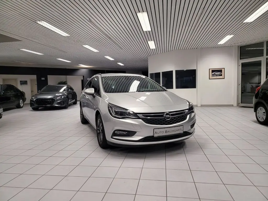 Photo 1 : Opel Astra 2019 Petrol