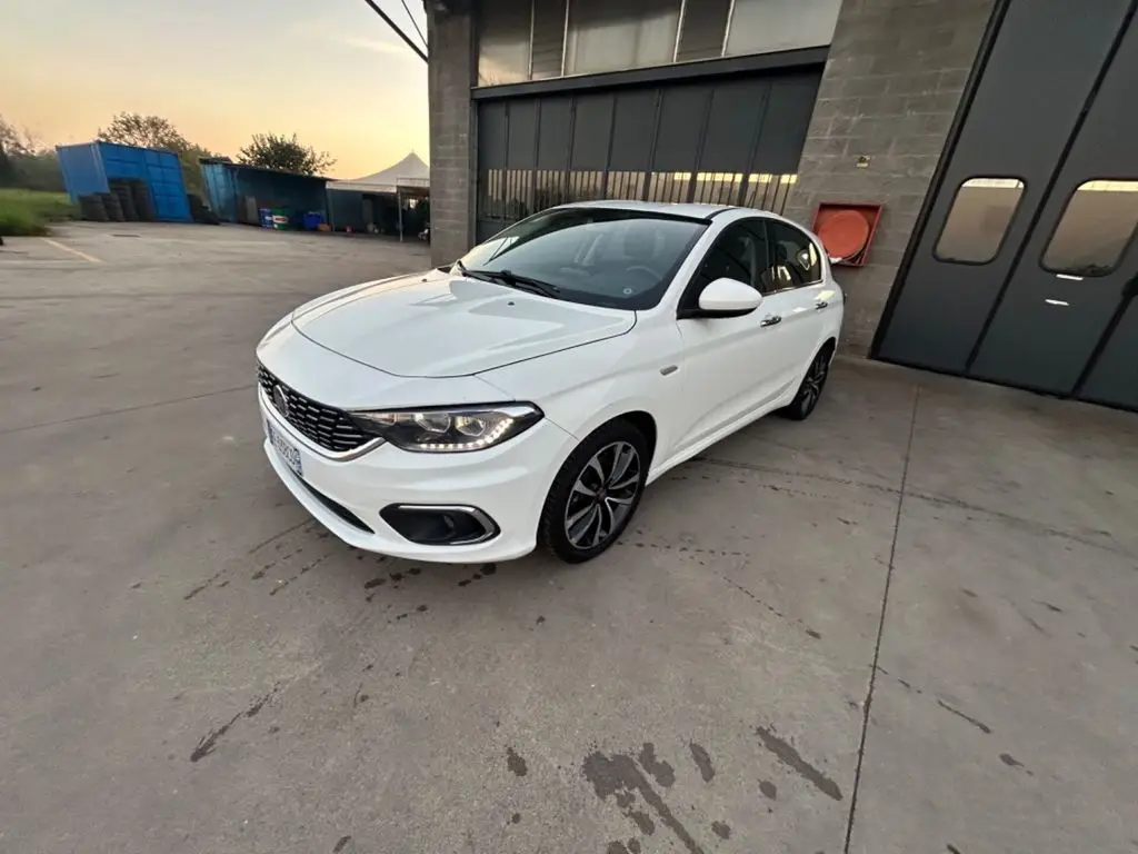 Photo 1 : Fiat Tipo 2016 Essence