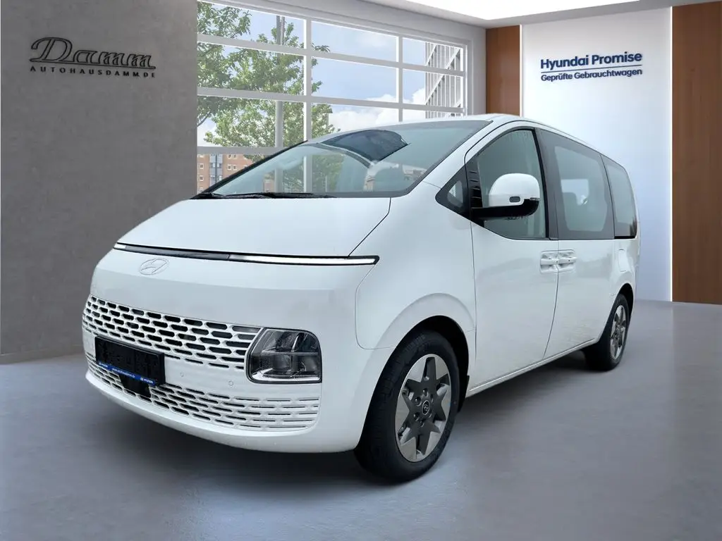 Photo 1 : Hyundai Staria 2024 Hybrid