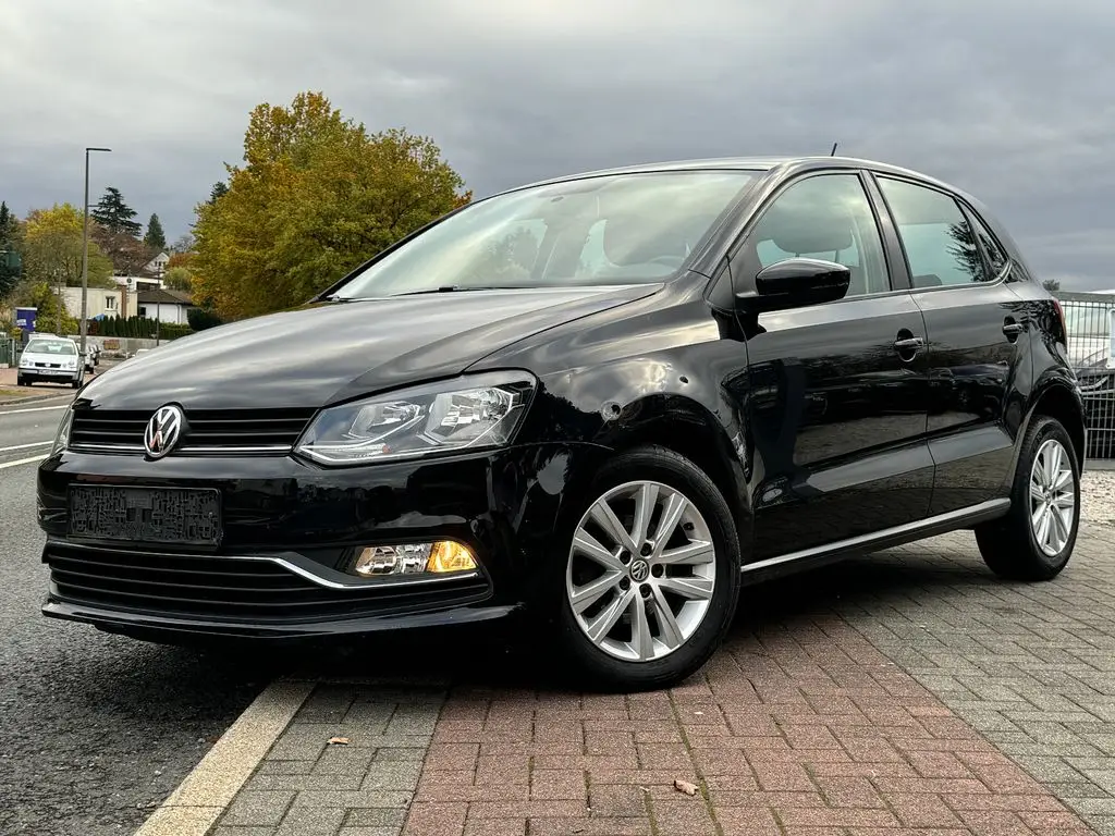 Photo 1 : Volkswagen Polo 2015 Petrol