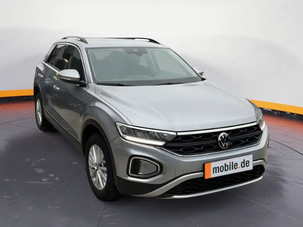 Photo 1 : Volkswagen T-roc 2023 Essence