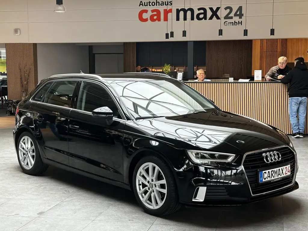 Photo 1 : Audi A3 2017 Petrol