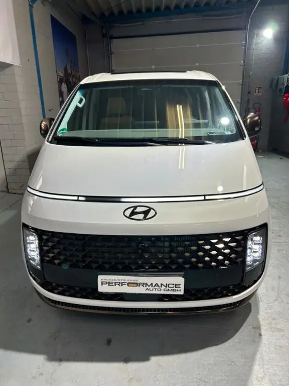 Photo 1 : Hyundai Staria 2023 Diesel