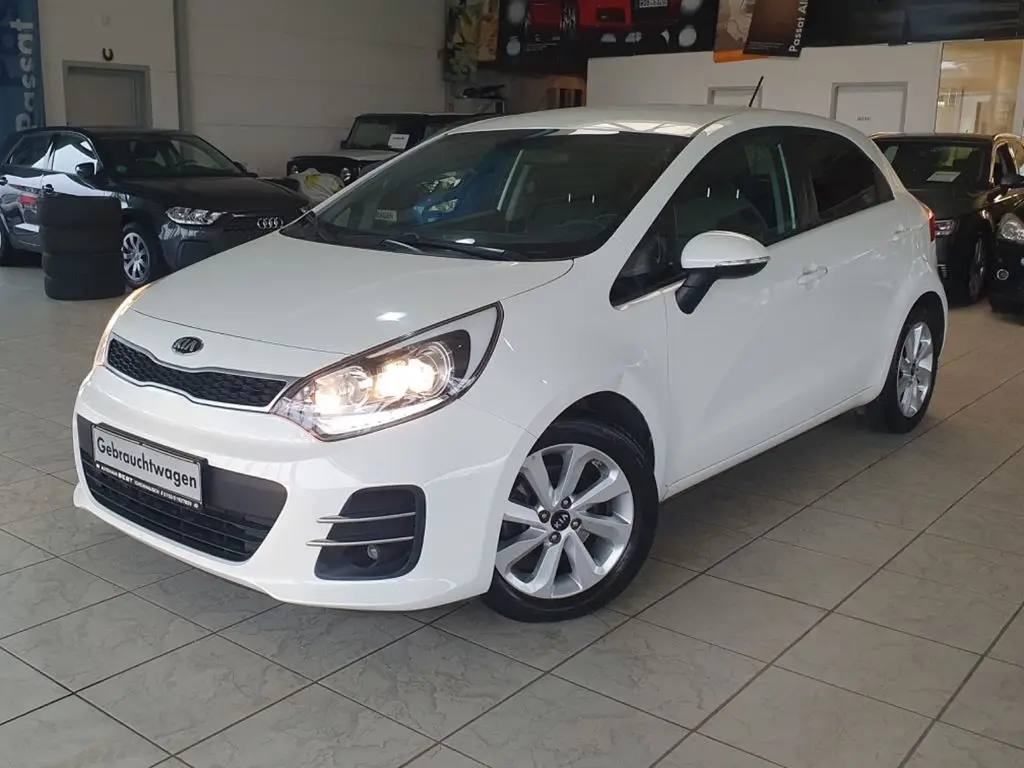 Photo 1 : Kia Rio 2015 Petrol