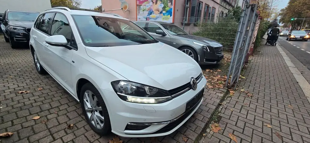 Photo 1 : Volkswagen Golf 2018 Petrol