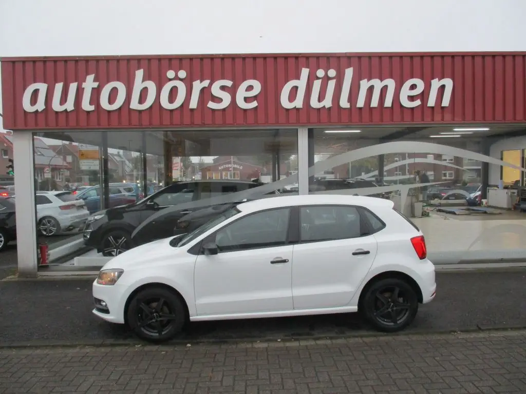 Photo 1 : Volkswagen Polo 2015 Petrol