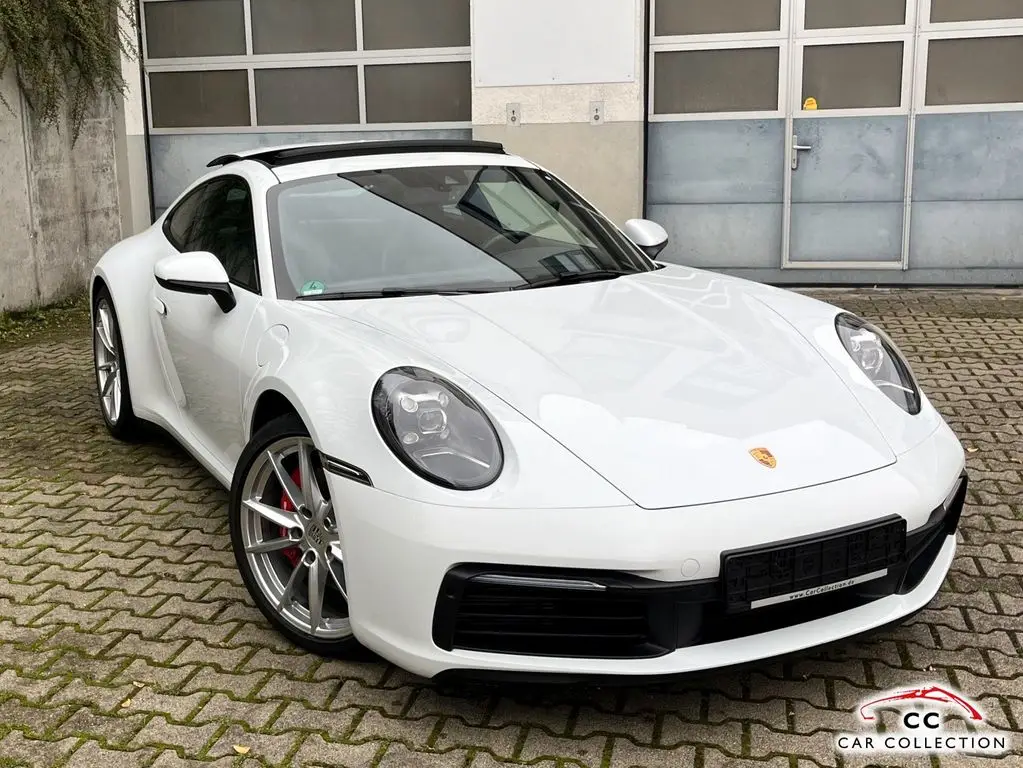 Photo 1 : Porsche 992 2020 Petrol