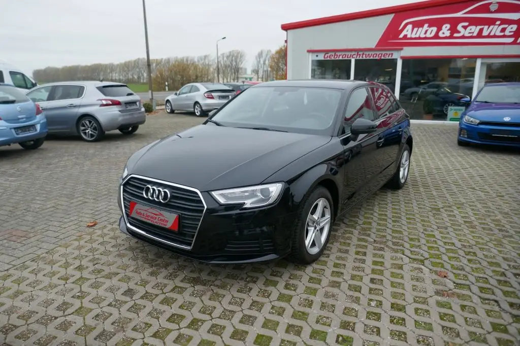 Photo 1 : Audi A3 2018 Petrol