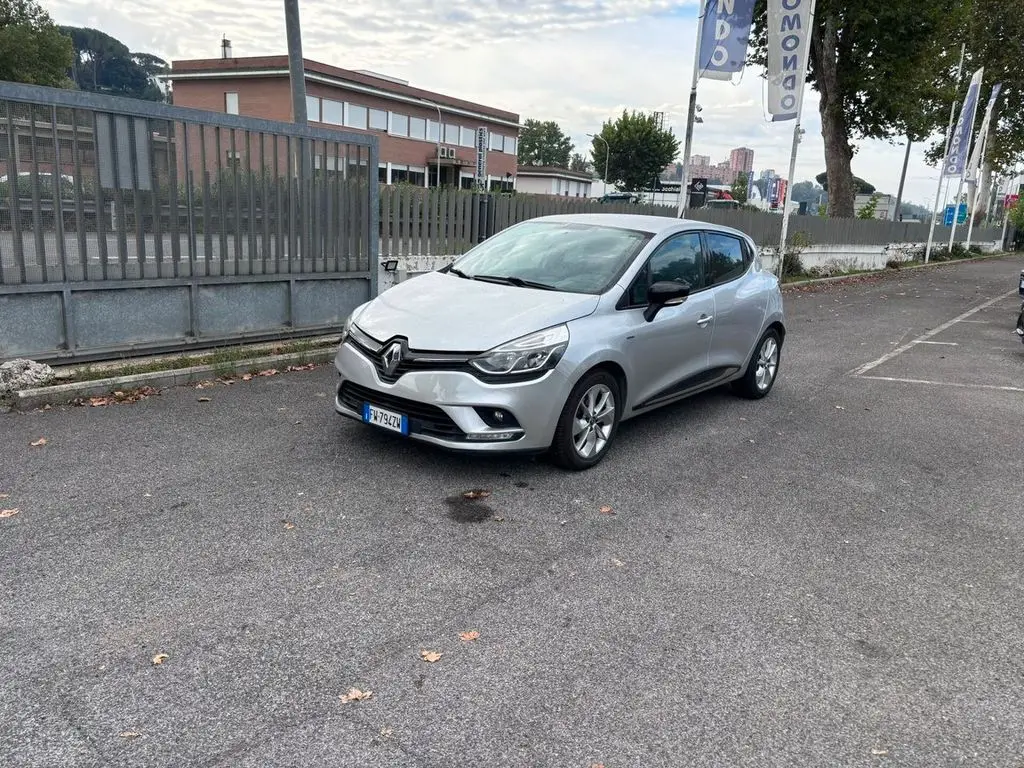 Photo 1 : Renault Clio 2017 Essence