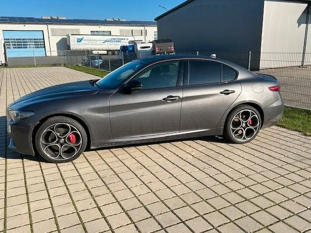 Photo 1 : Alfa Romeo Giulia 2022 Essence