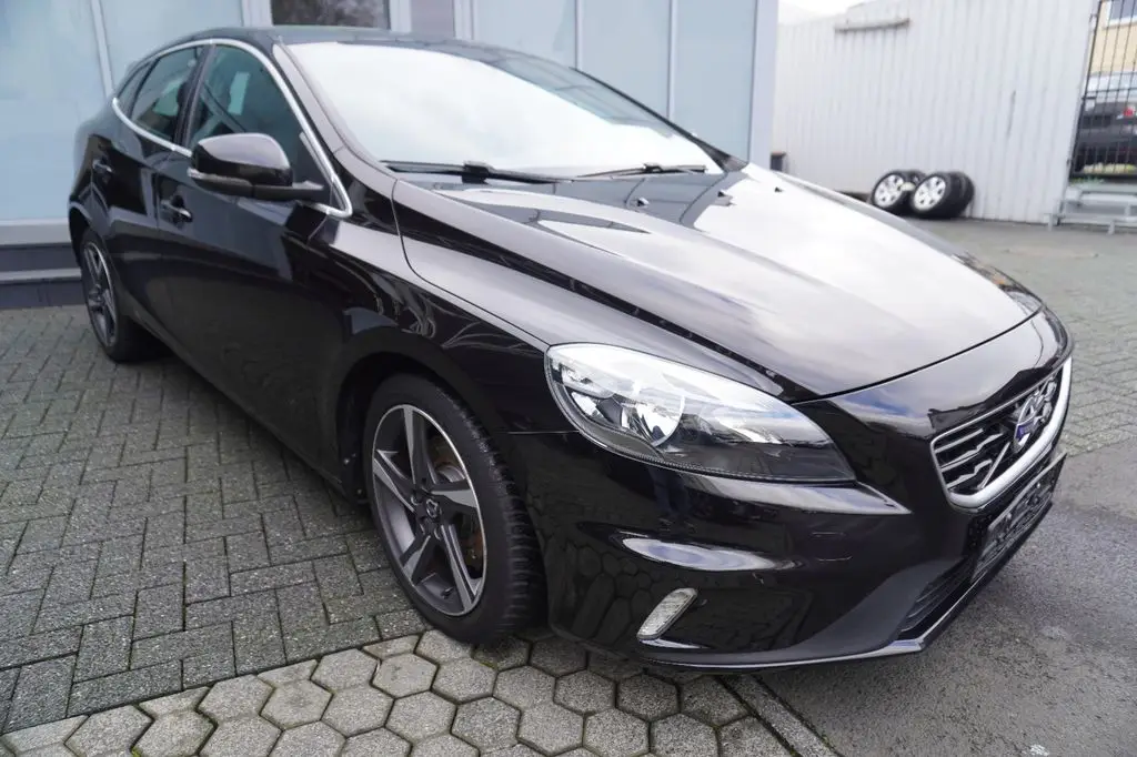 Photo 1 : Volvo V40 2015 Petrol