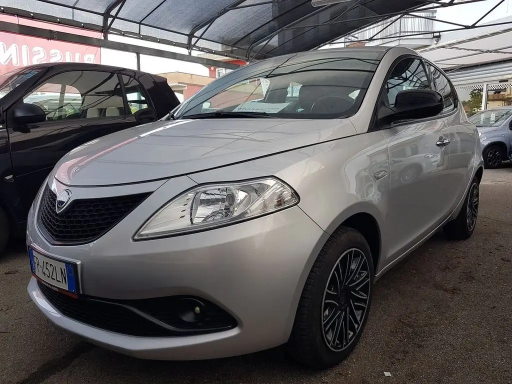 Photo 1 : Lancia Ypsilon 2018 Petrol