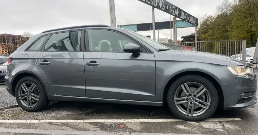 Photo 1 : Audi A3 2016 Petrol