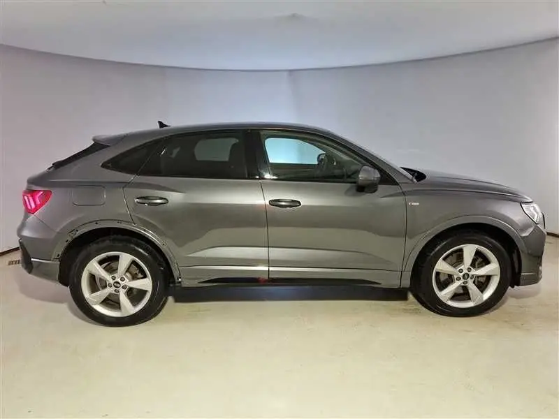 Photo 1 : Audi Q3 2021 Hybrid