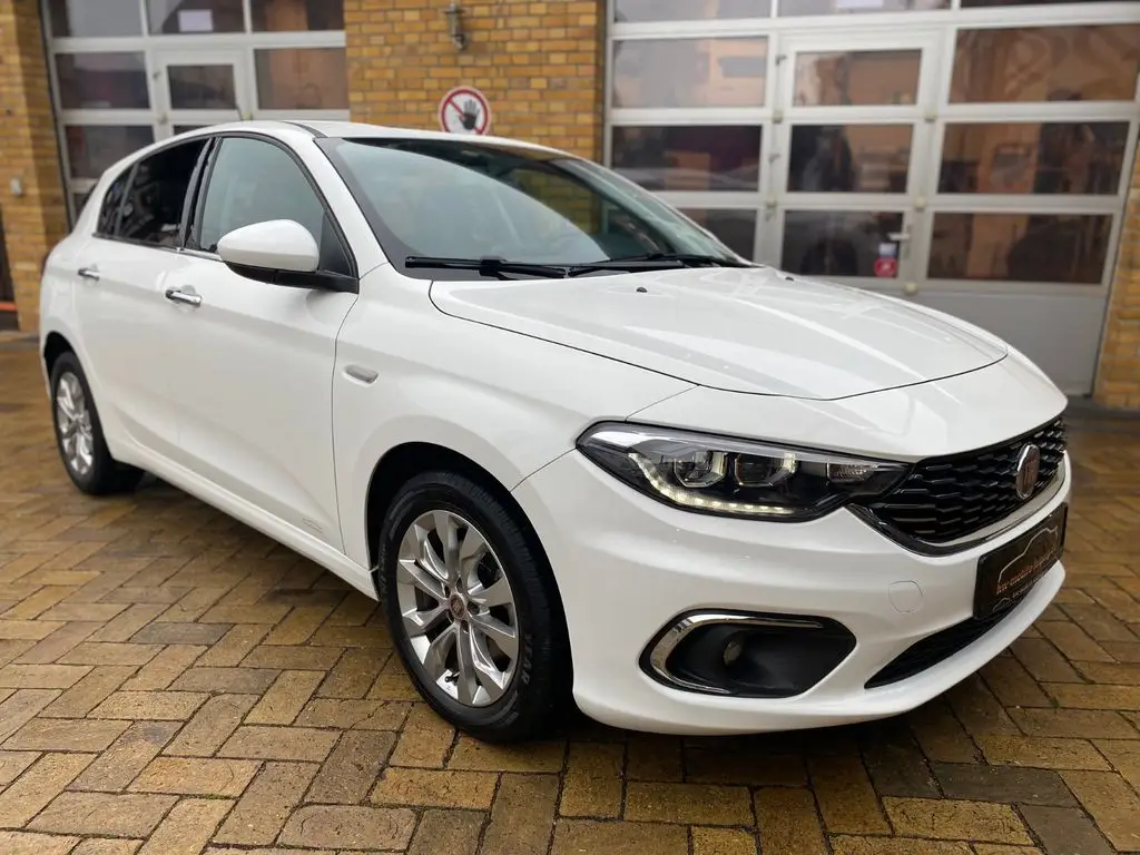 Photo 1 : Fiat Tipo 2018 Petrol