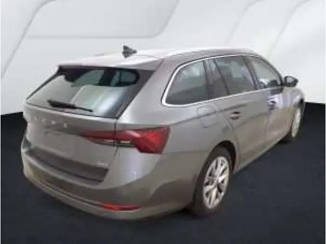 Photo 1 : Skoda Octavia 2024 Essence