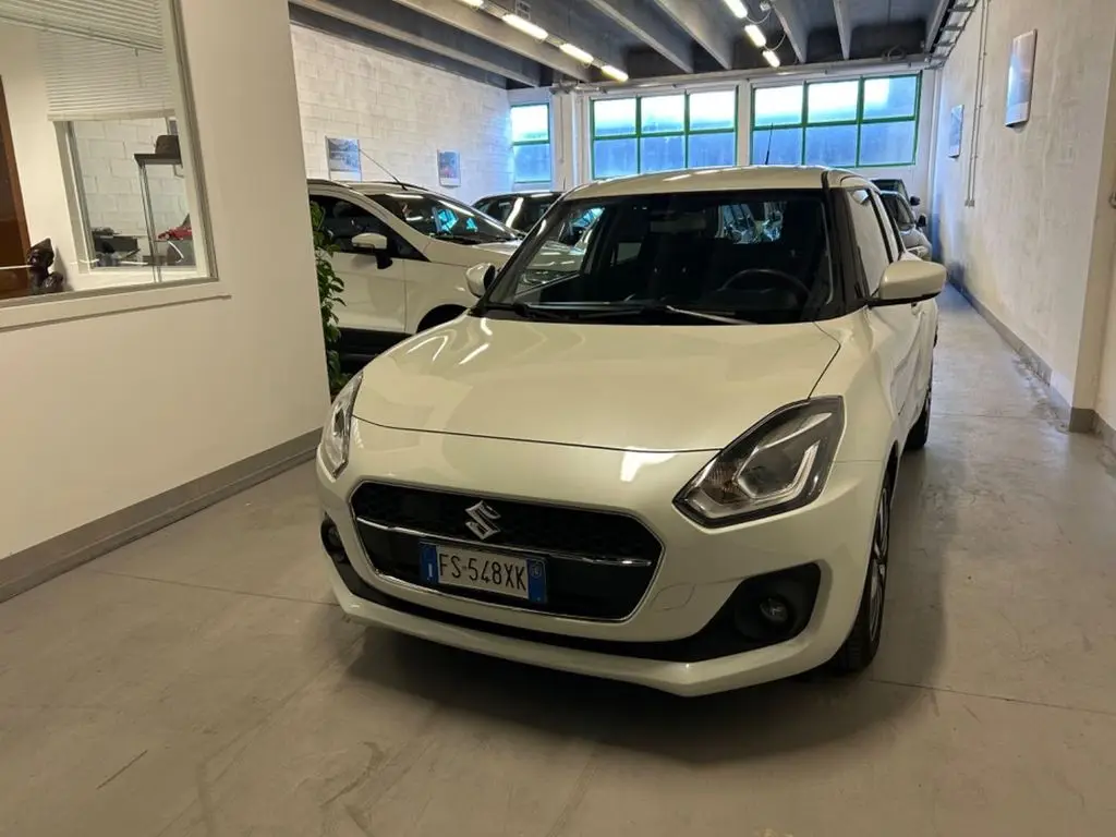 Photo 1 : Suzuki Swift 2018 Hybride