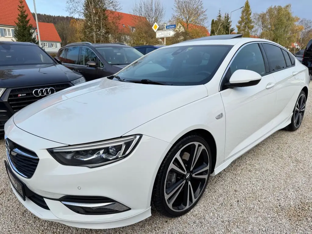 Photo 1 : Opel Insignia 2018 Essence