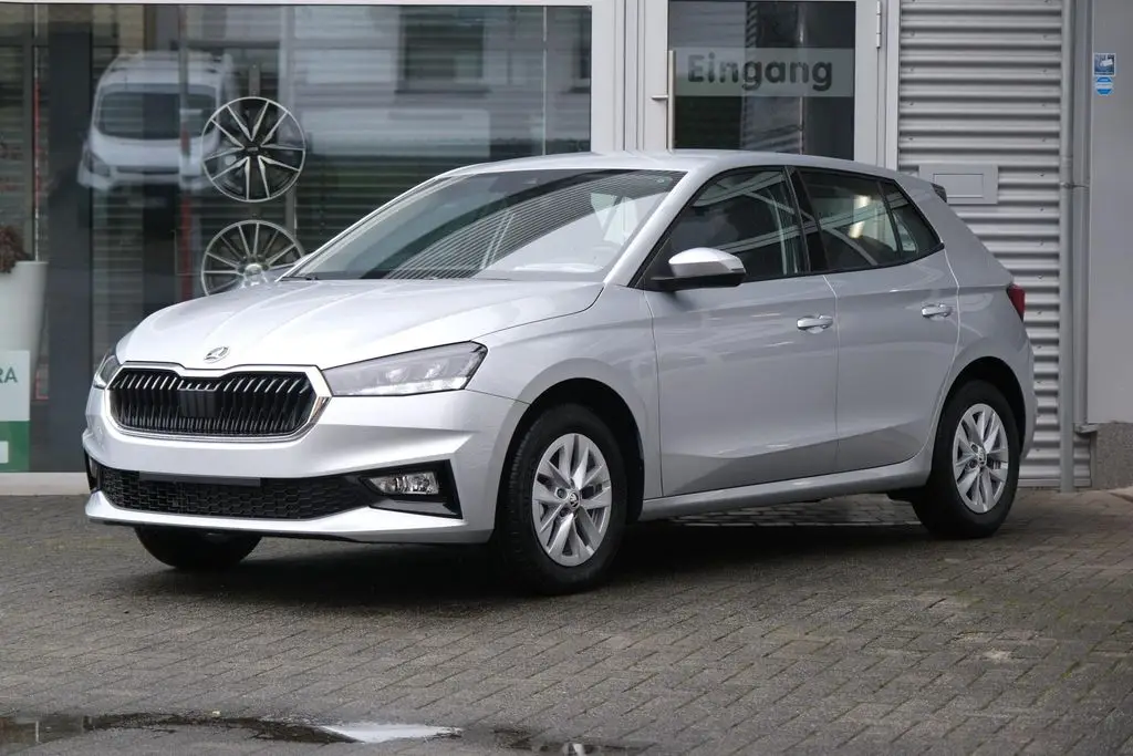 Photo 1 : Skoda Fabia 2024 Petrol