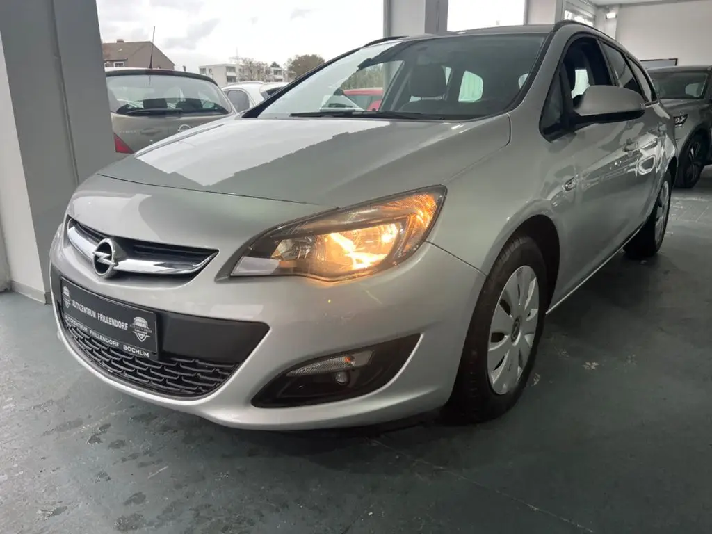 Photo 1 : Opel Astra 2016 Petrol