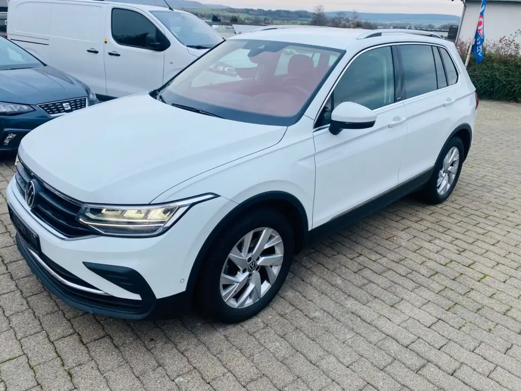 Photo 1 : Volkswagen Tiguan 2023 Essence