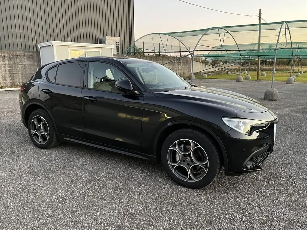 Photo 1 : Alfa Romeo Stelvio 2018 Petrol