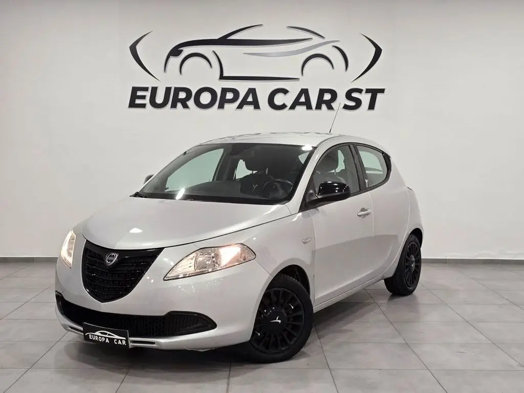 Photo 1 : Lancia Ypsilon 2015 Essence